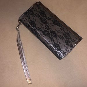 Lace clutch